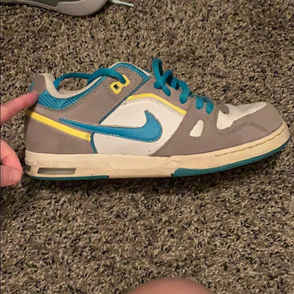 Casual shoes